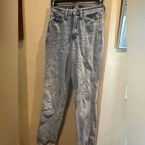 Women’s light colored jeans